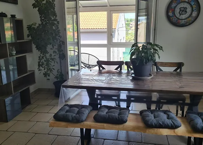 Maison Familiale Avec Jardin Clos Et Barbecue