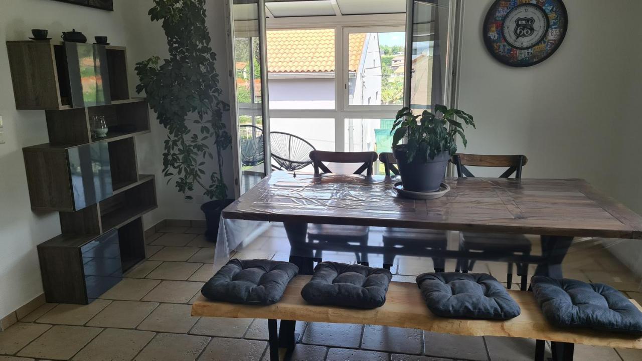 Maison Familiale Avec Jardin Clos Et Barbecue *